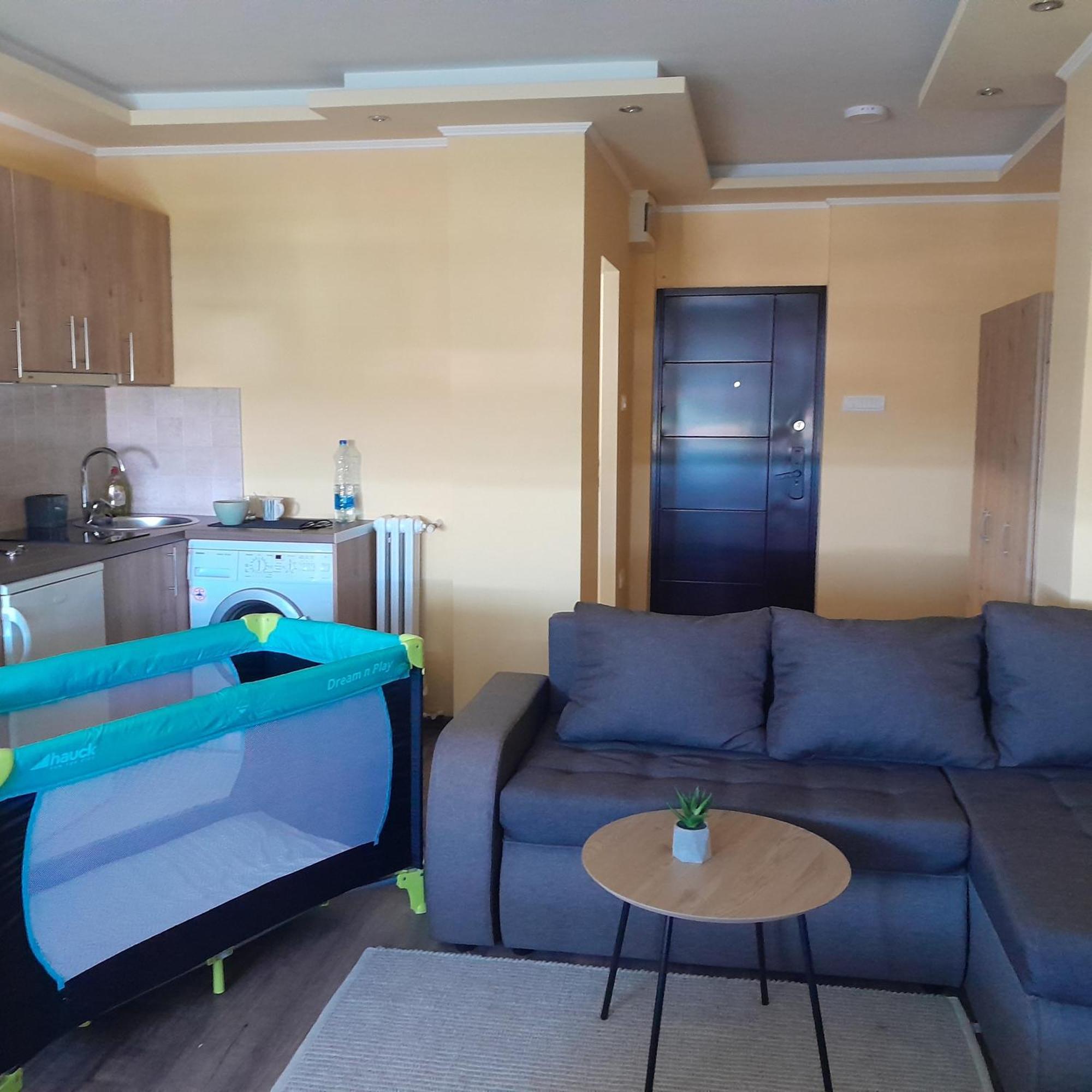 スボティツァLara Apartmanアパートメント エクステリア 写真